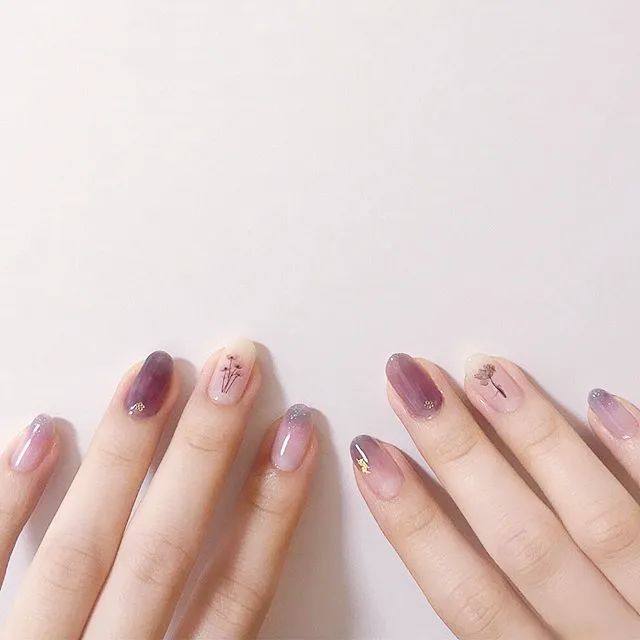 秋天做半透果冻色美甲，低调又温柔