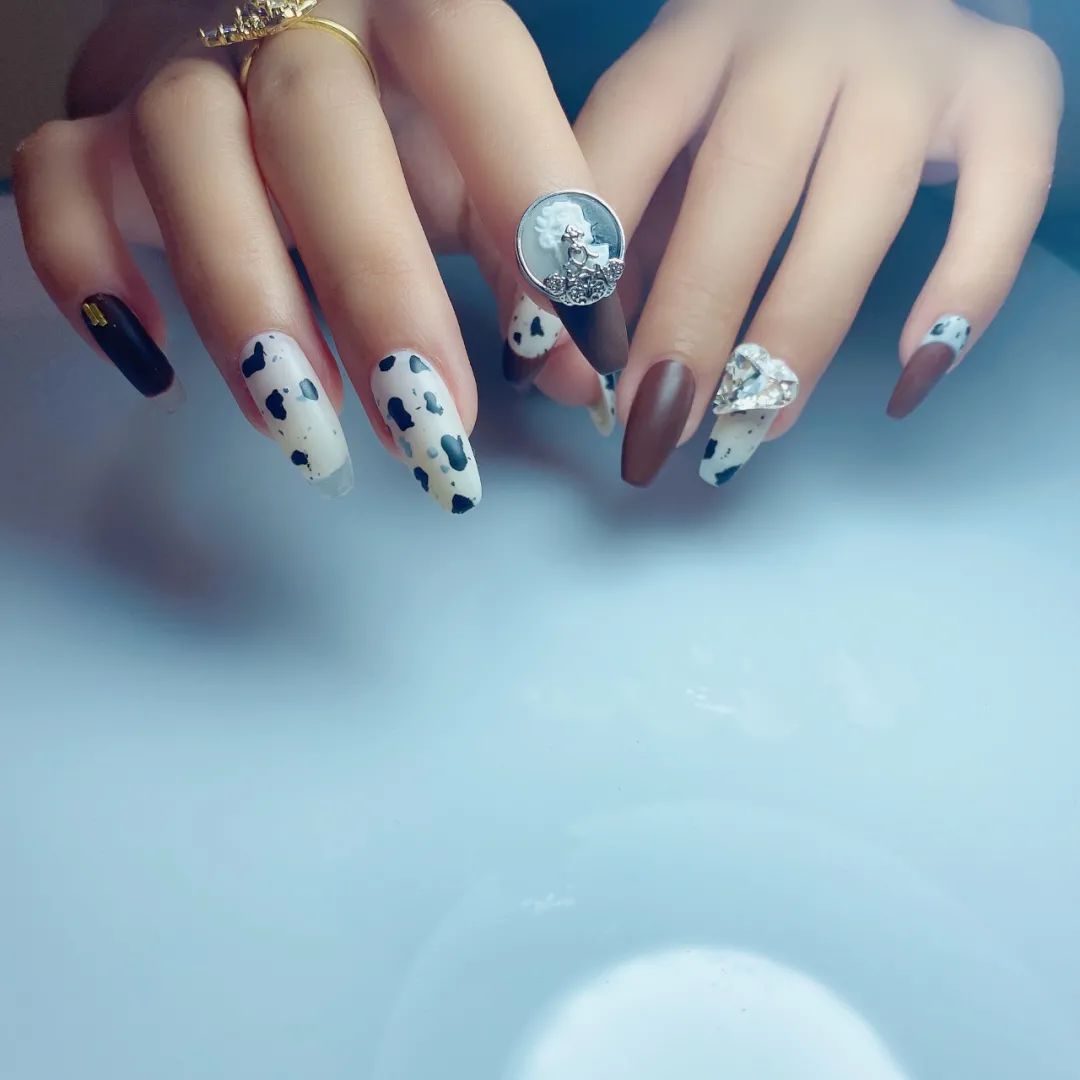 4款小红书秋季美甲，很火！首推鹌鹑蛋美甲