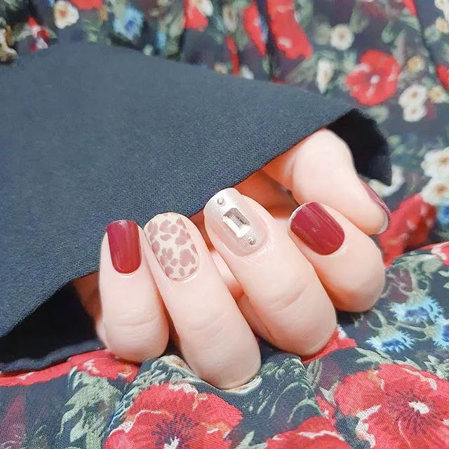 4款小红书秋季美甲，很火！首推鹌鹑蛋美甲