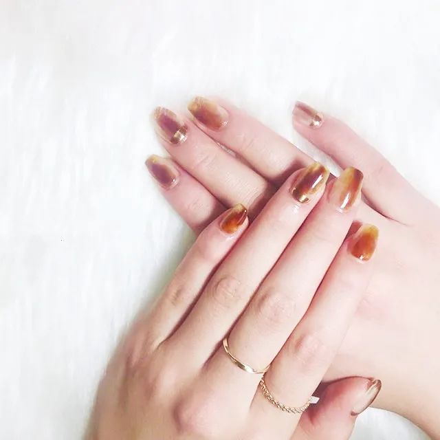 4款小红书秋季美甲，很火！首推鹌鹑蛋美甲