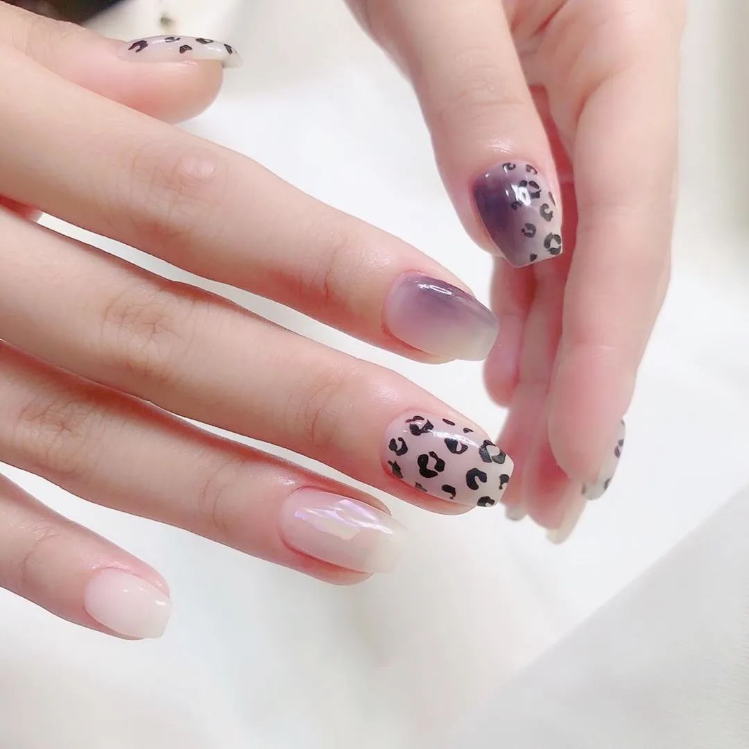 4款小红书秋季美甲，很火！首推鹌鹑蛋美甲