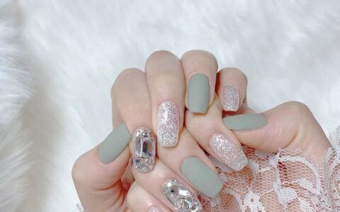 暖暖的高级磨砂美甲应该是秋冬必做美甲之一