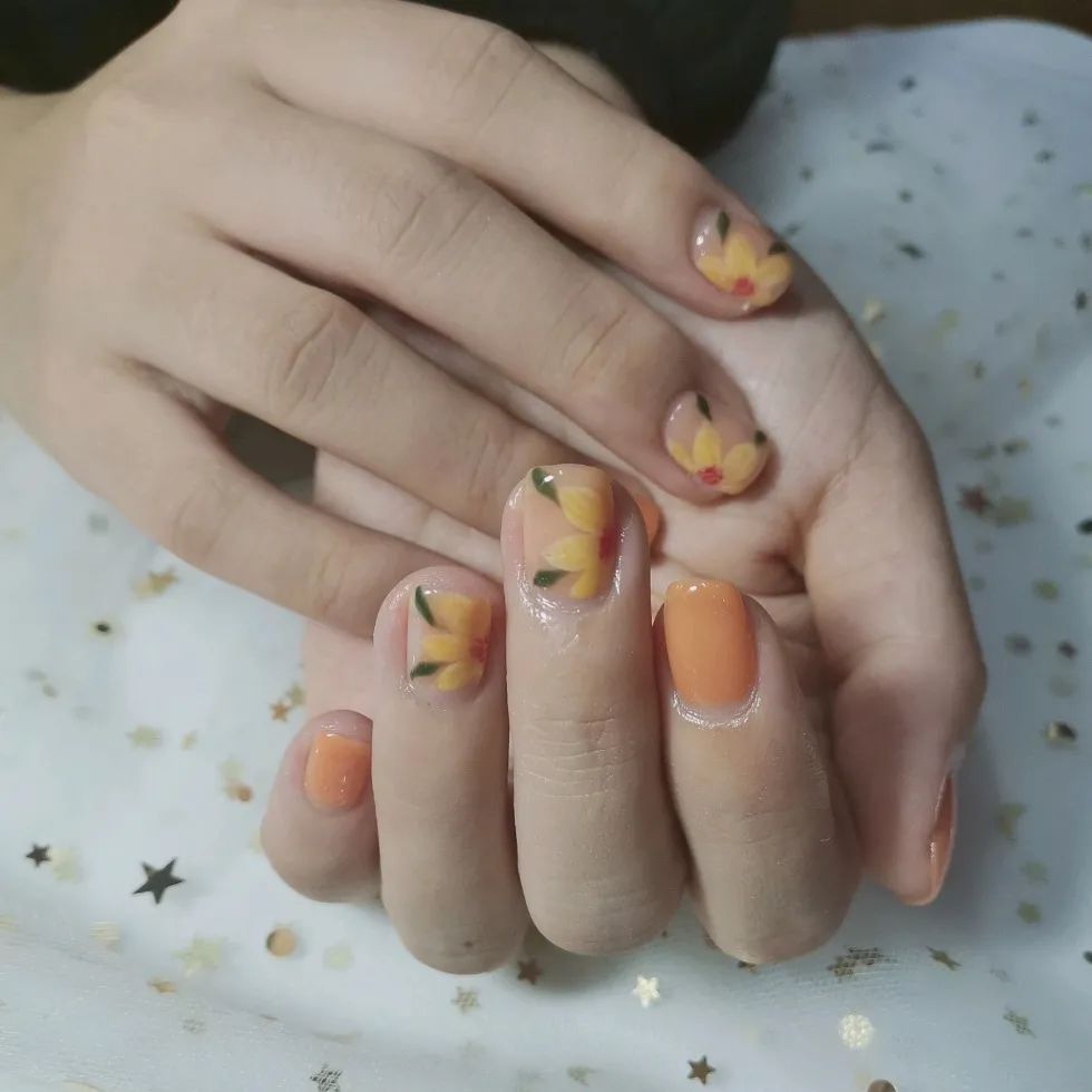 4款小红书秋季美甲，很火！首推鹌鹑蛋美甲