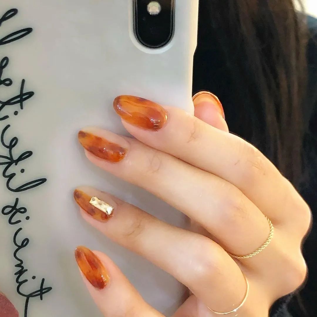 4款小红书秋季美甲，很火！首推鹌鹑蛋美甲