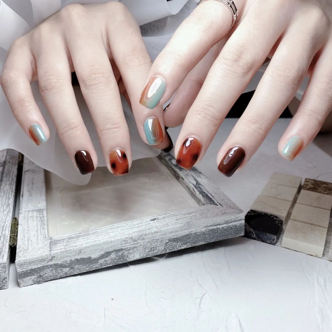 4款小红书秋季美甲，很火！首推鹌鹑蛋美甲