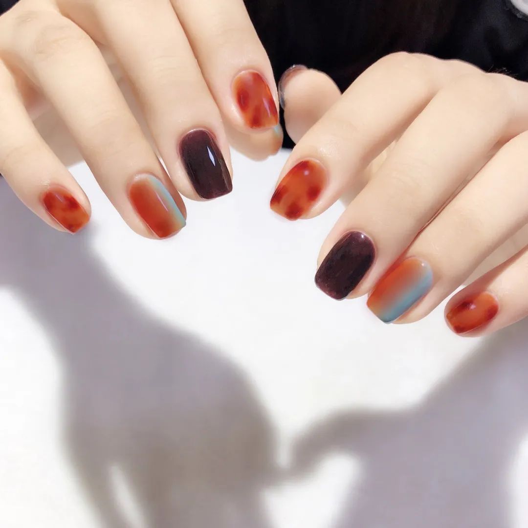 4款小红书秋季美甲，很火！首推鹌鹑蛋美甲