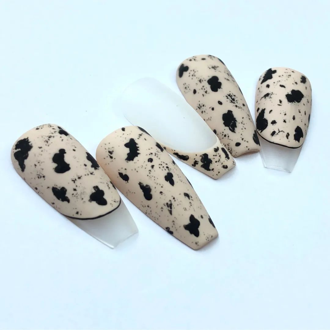 4款小红书秋季美甲，很火！首推鹌鹑蛋美甲