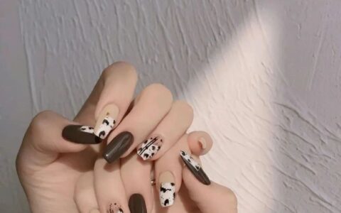 4款小红书秋季美甲，很火！首推鹌鹑蛋美甲