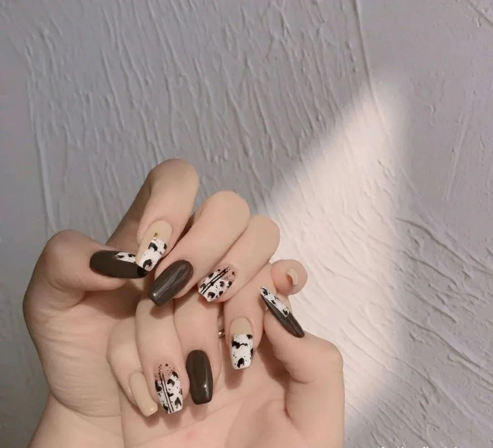 4款小红书秋季美甲，很火！首推鹌鹑蛋美甲