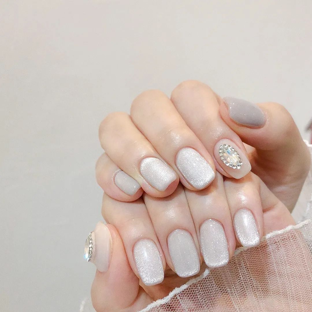 秋季的温柔风美甲，选猫眼不会错
