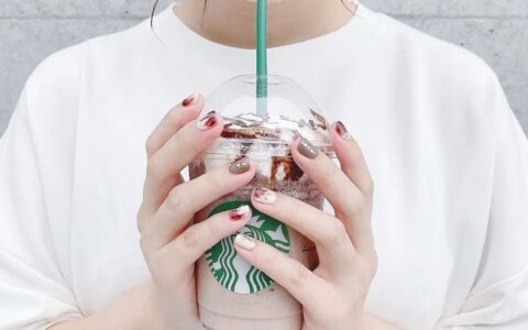 火了！2020的秋冬日本妹纸都在做拿铁美甲！