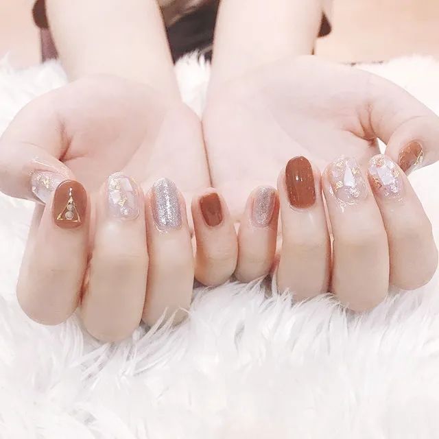 2020秋冬做大地色美甲，美的真高级！