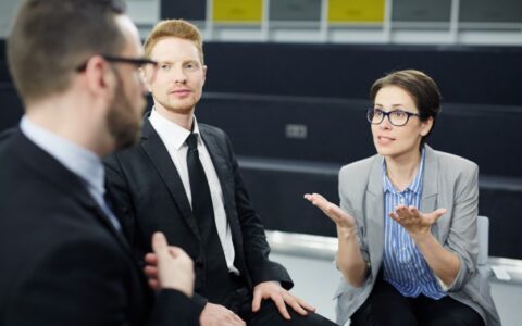 与人交往时懂得保持距离，才不会受到伤害