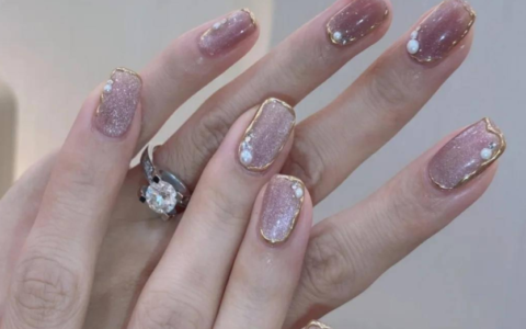 好看的法式美甲有哪些？秋季搭配任意穿搭都很可爱