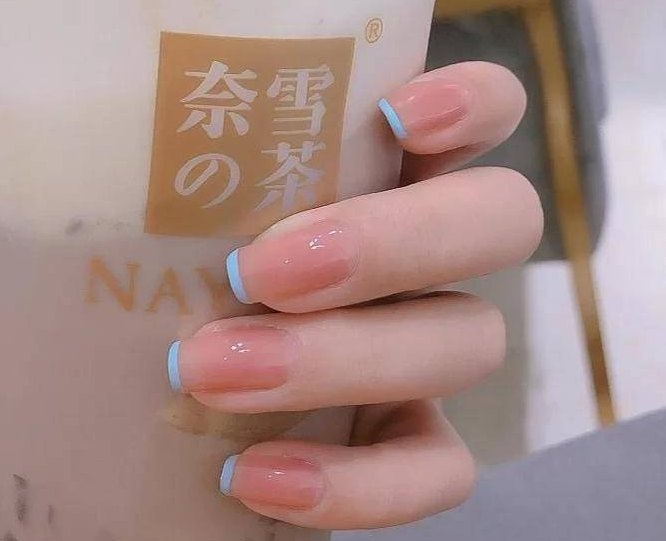  好看的法式美甲有哪些？秋季搭配任意穿搭都很可爱