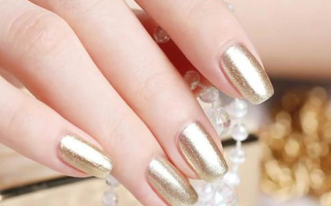 适合冬天的第一波美甲 时髦装的点睛之笔