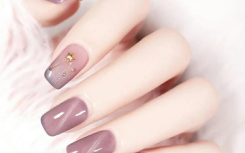 2020冬天流行的渐变猫眼紫色系列美甲 仙女感满满的