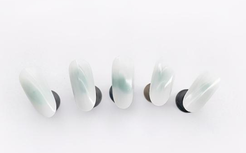 蓝色小雏菊美甲怎么画好看？磨砂封层更有质感！