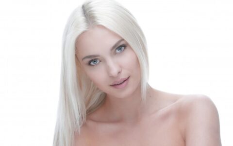 怎么做可以让皮肤变白，，脸皮肤黑怎么变白