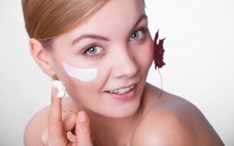 秋冬季节脸干起皮怎么办，防止干燥小妙招