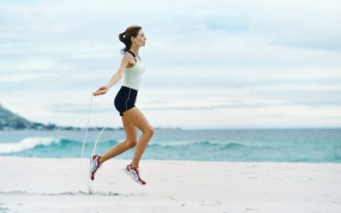 一天跳1000个跳绳瘦了，怎样跳绳能有效减肥？