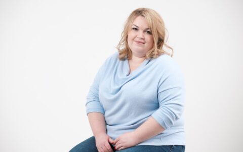 教你三招告别双下巴，怎样消除下巴底下的赘肉