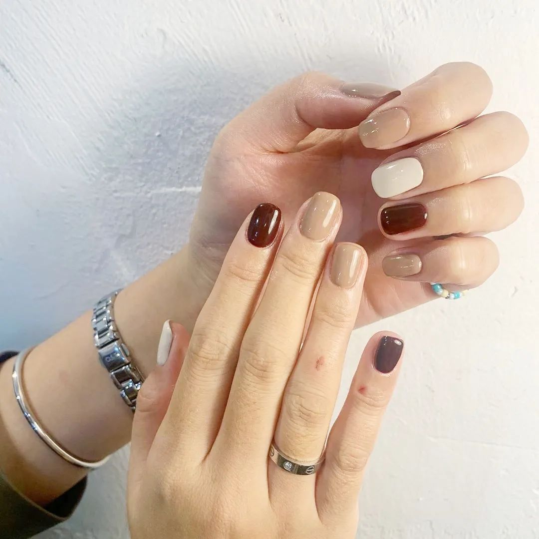 2020秋冬做大地色美甲，美的真高级！