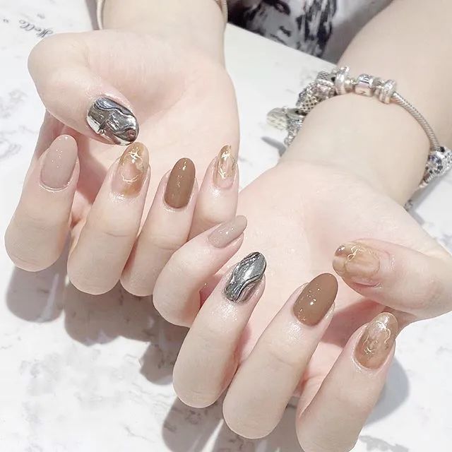 2020秋冬做大地色美甲，美的真高级！