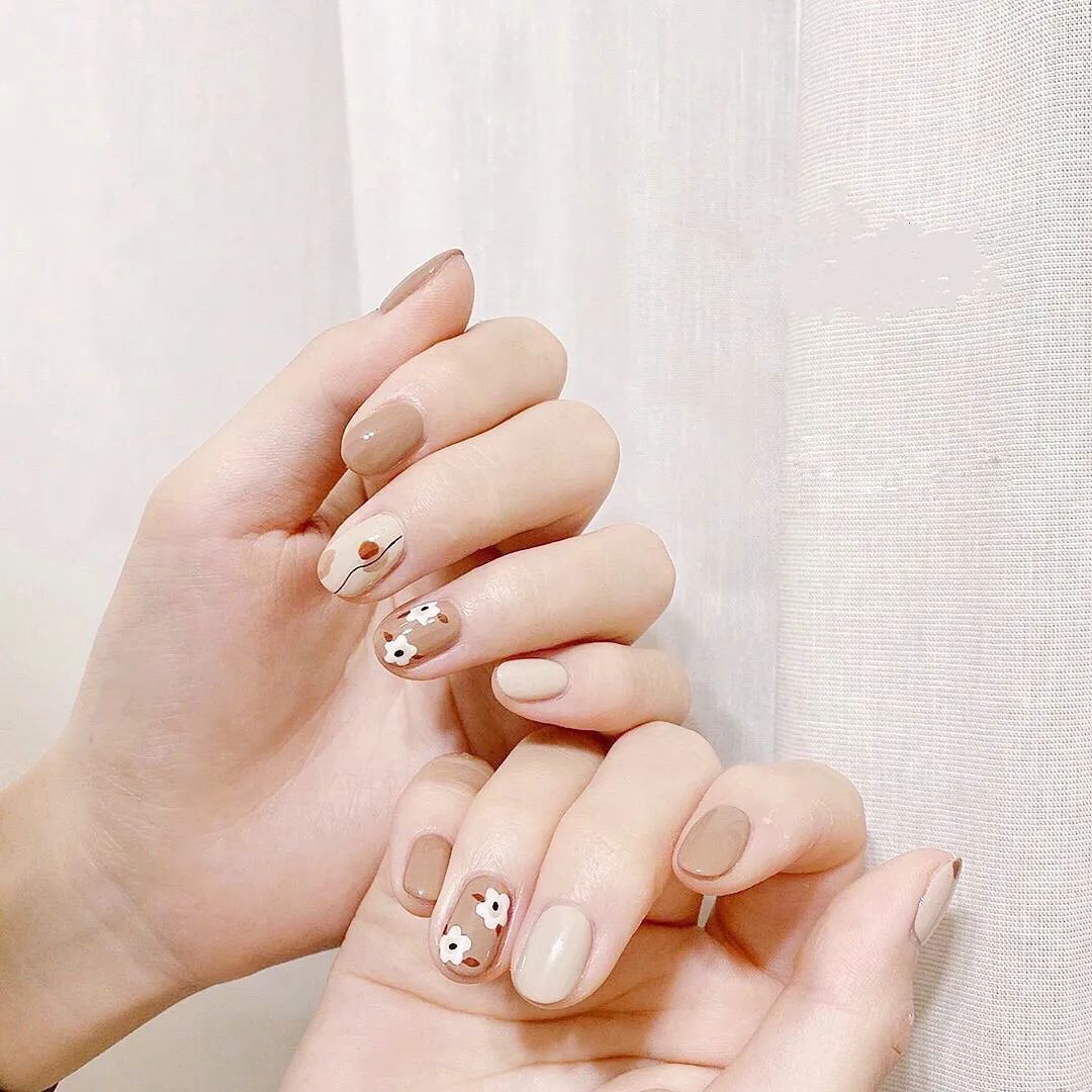 2020秋冬做大地色美甲，美的真高级！