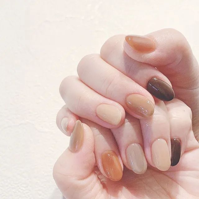 2020秋冬做大地色美甲，美的真高级！