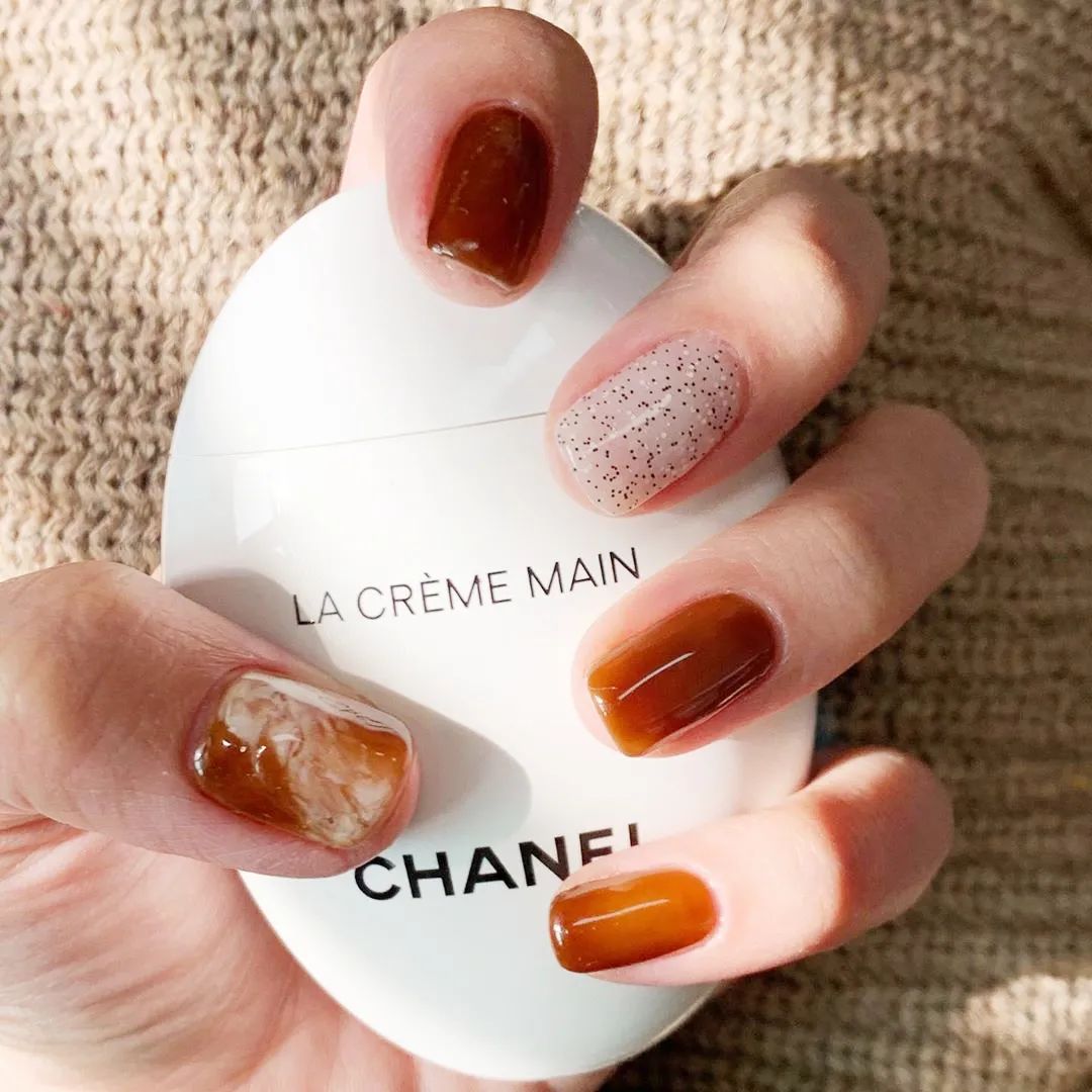 2020秋冬做大地色美甲，美的真高级！