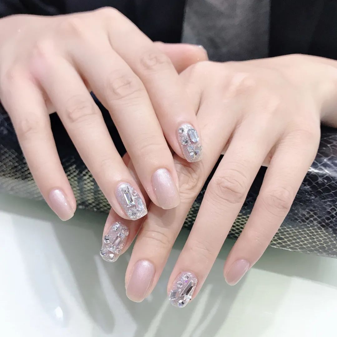 婚礼旺季，新娘甲怎么选，不仿看看这60款精选婚甲，照着选就很美！