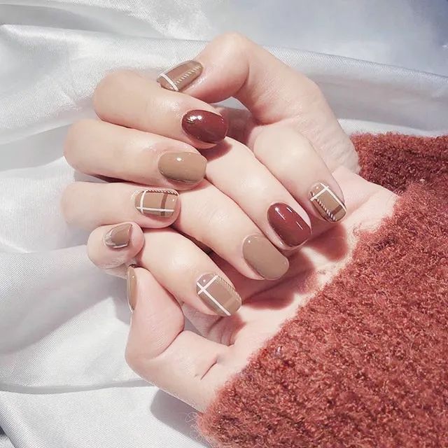 2020秋冬做大地色美甲，美的真高级！