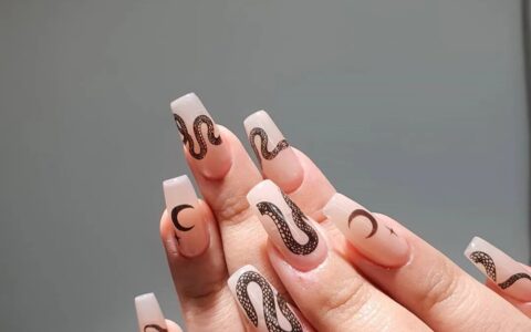 简约又耐看的欧美风美甲！小编实在是太爱了