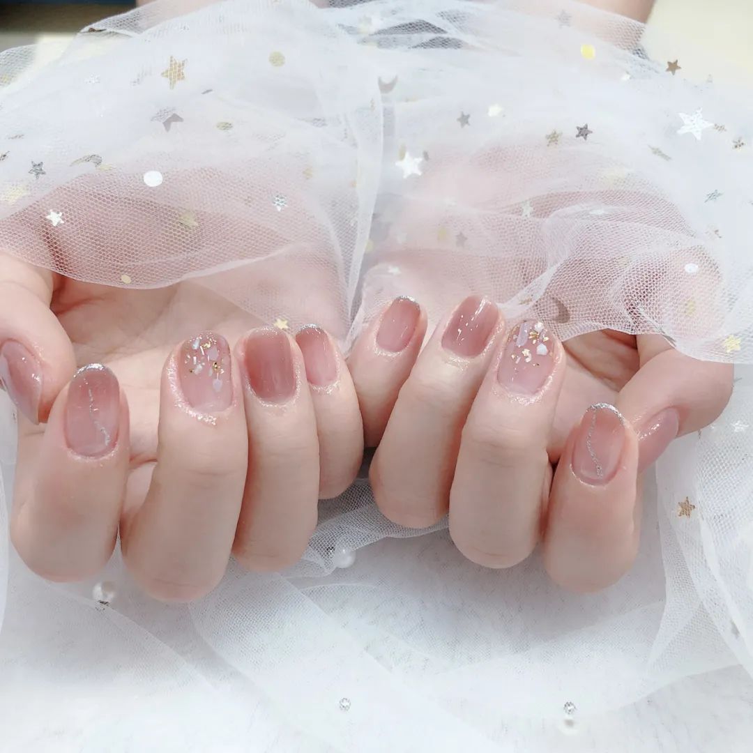 适合上班族的冬季美甲，即温柔又高级