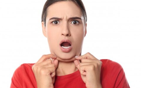 有双下巴怎么办才能瘦掉，教你四招告别双下巴