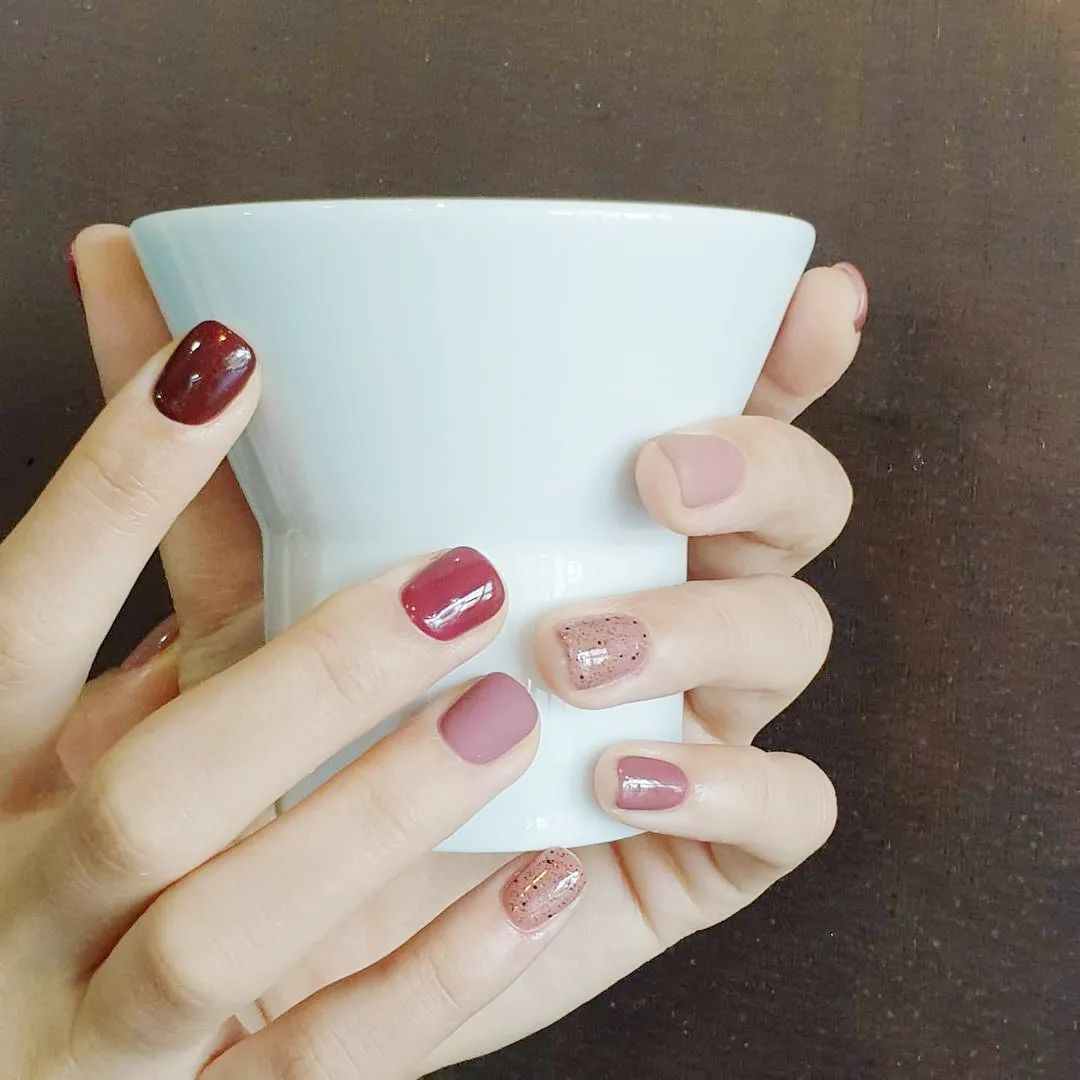 适合上班族的冬季美甲，即温柔又高级