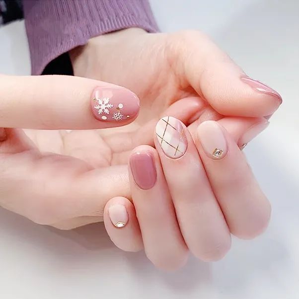 治愈系风格美甲，也是最适合冬天的4款美甲！