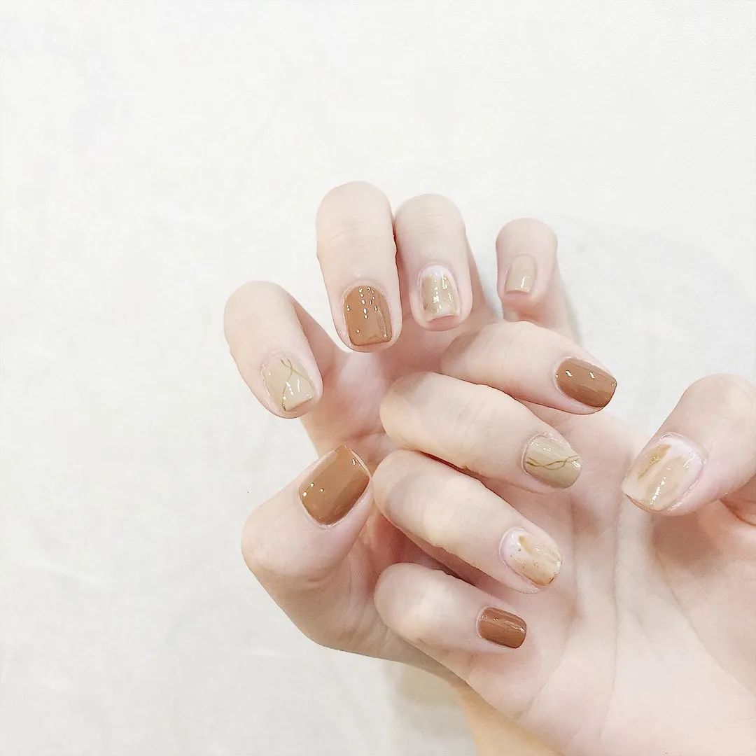 适合上班族的冬季美甲，即温柔又高级