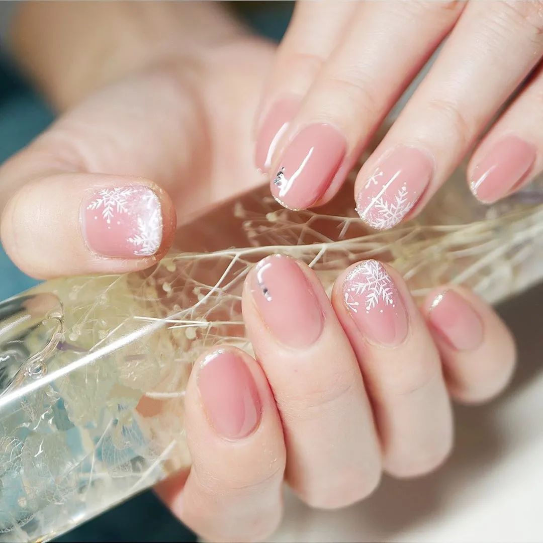 治愈系风格美甲，也是最适合冬天的4款美甲！