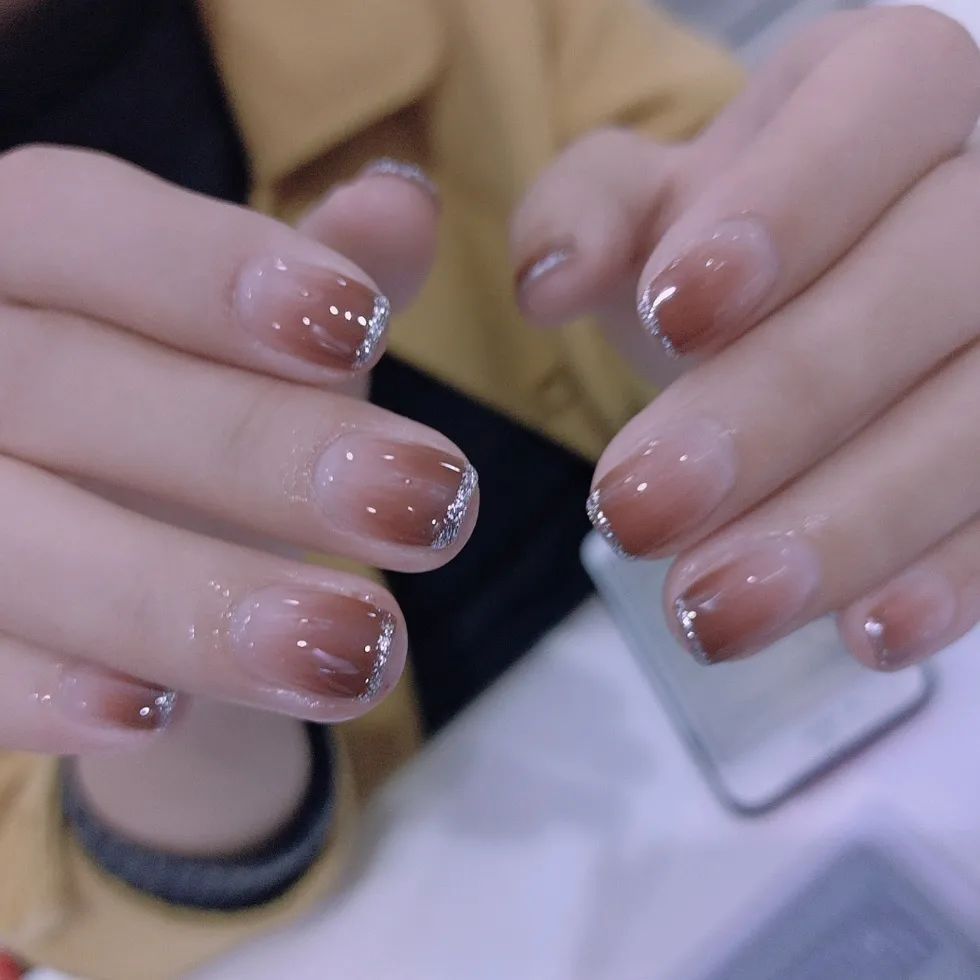 适合上班族的冬季美甲，即温柔又高级