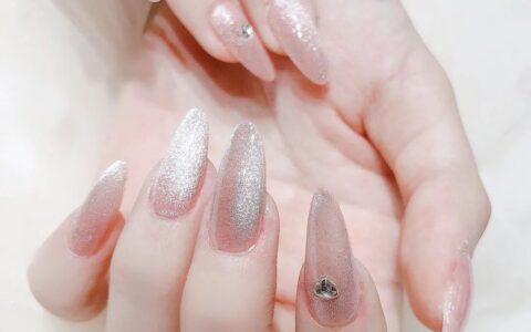 适合上班族的冬季美甲，即温柔又高级