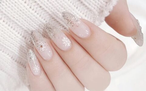 还在发愁2020年的年会做什么美甲吗？进来看看吧，有你要的！