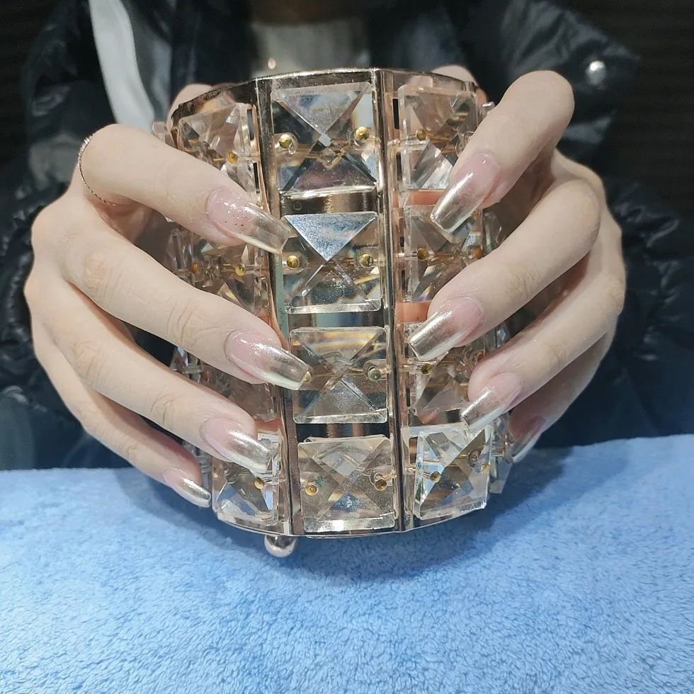 肤色黑黄？就做这些过年美甲！
