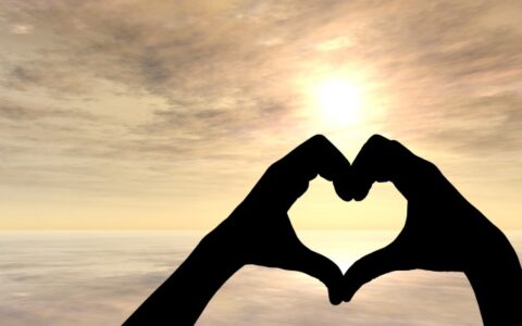 女朋友不理我了怎么办，如何快速哄好女朋友