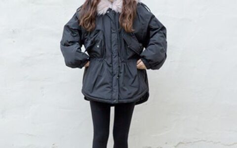 羽绒服+鲨鱼裤，冬天就该这么穿