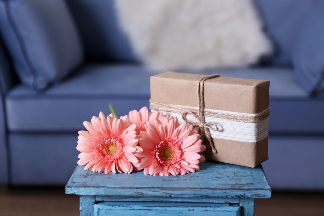 过年送男朋友的妈妈应该送什么礼物，适合送男友妈妈的礼物友哪些