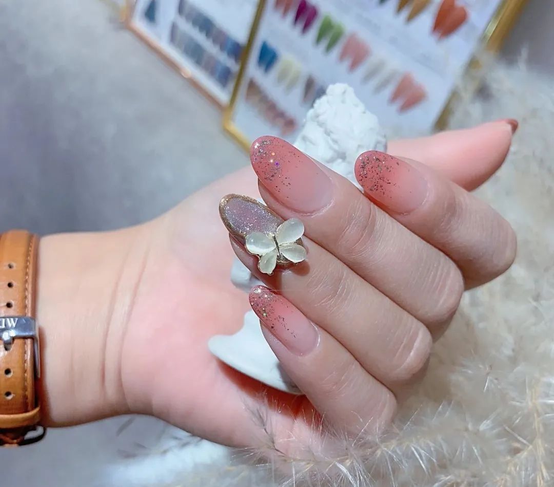 肤色黑黄？就做这些过年美甲！