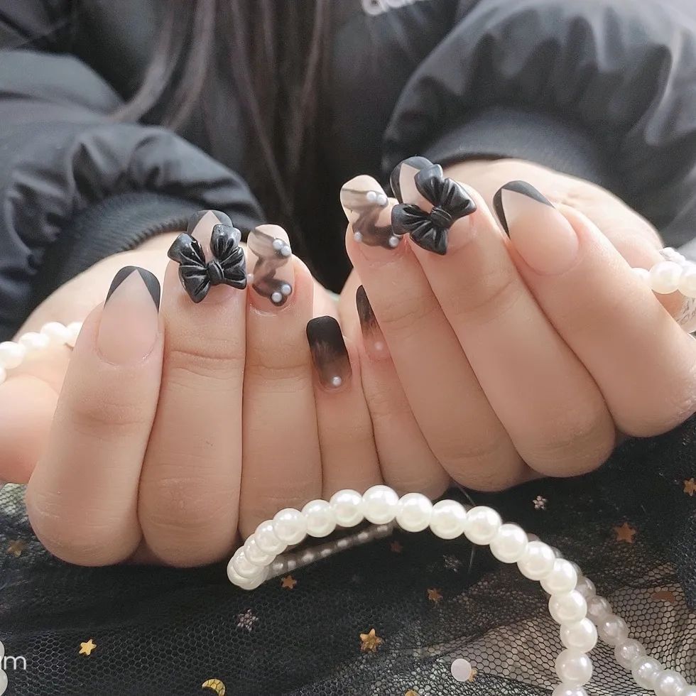 肤色黑黄？就做这些过年美甲！