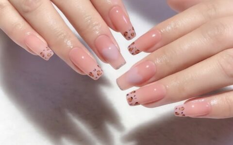 今年（2021年）最流行的甜酷风美甲！好洋气啊！